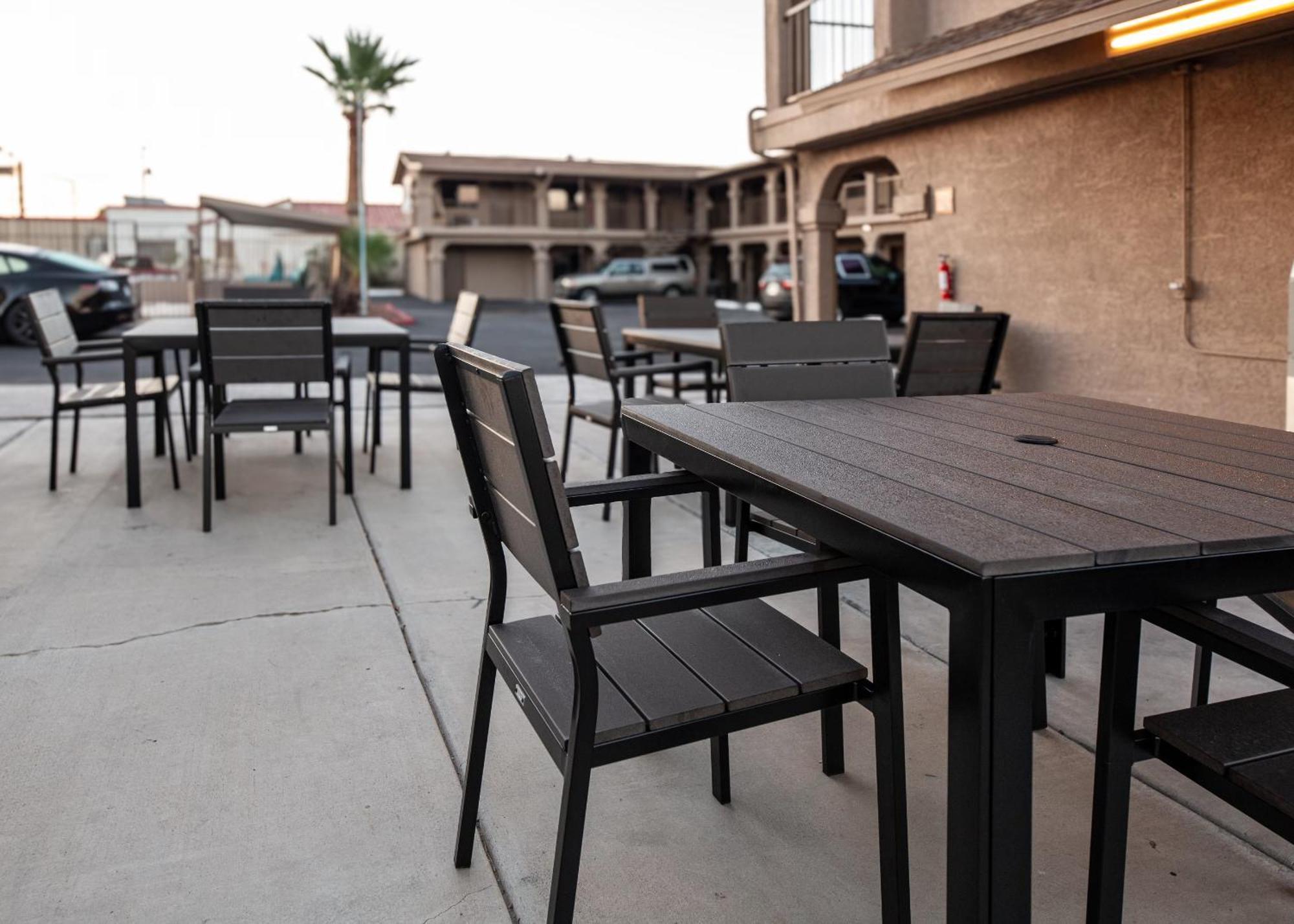 Travelodge By Wyndham Parker Exterior photo