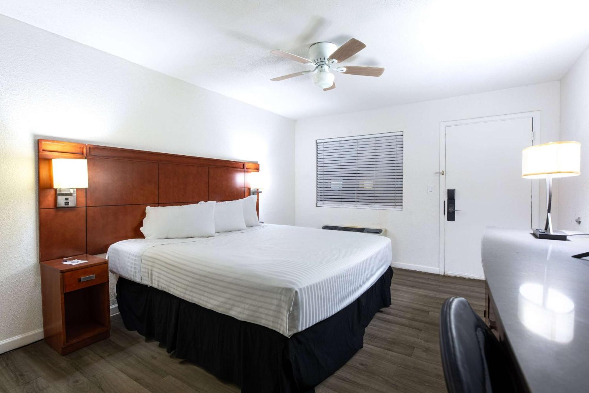 Travelodge By Wyndham Parker Exterior photo